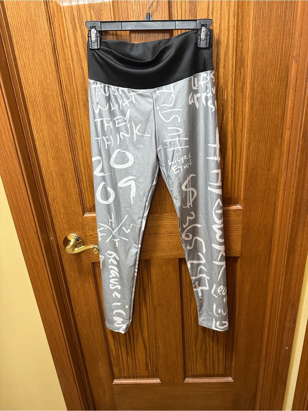 Juniors' Gray Graphic Yoga Leggings with Black Waistband